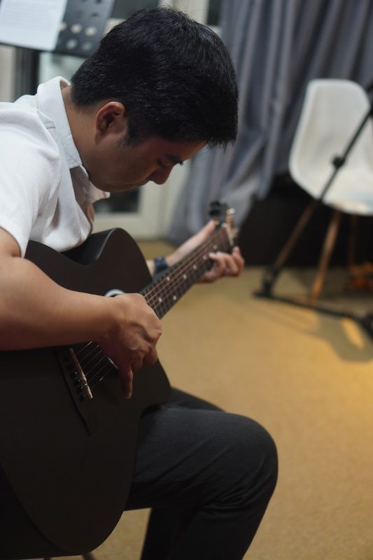 Khóa học guitar tại Pivo Academy