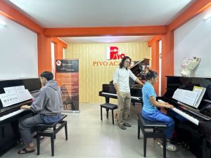 khóc học piano