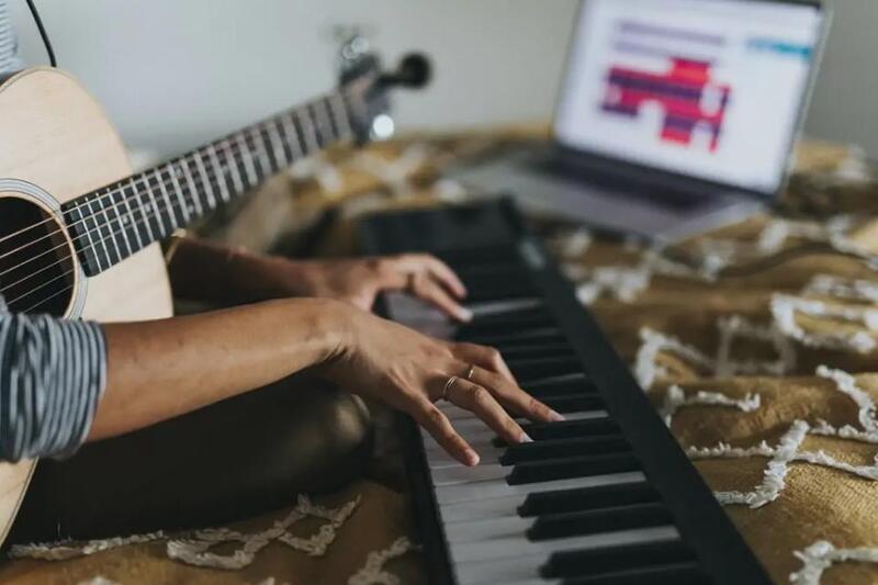 Tự học piano tại nhà giúp tự chủ thời gian